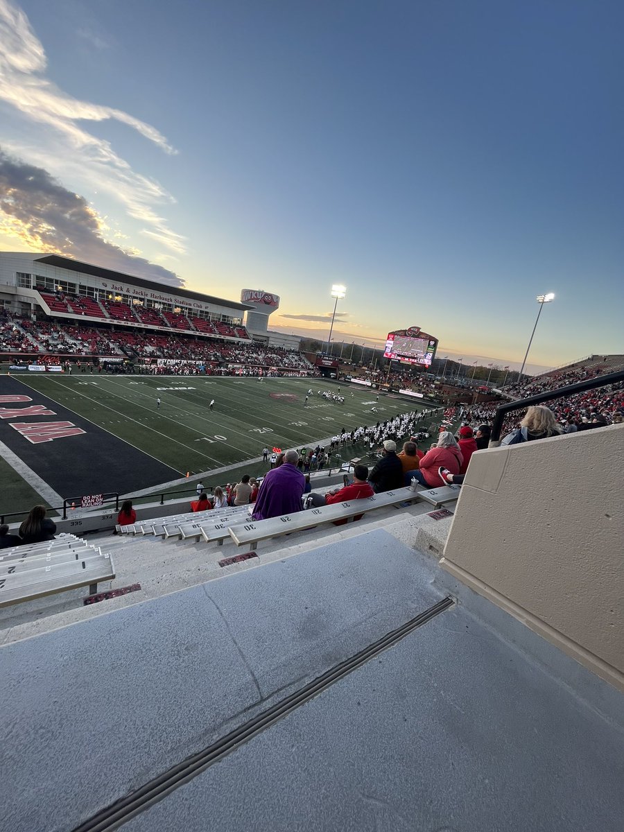Thank you <a href="/WKUFootball/">WKU Football</a> and @coachschwettman for having me out for the game today had a blast
<a href="/WABlackhawkFB/">West Aurora Football</a> <a href="/NolanOwenLS/">Nolan's Long Snapping</a> <a href="/TheChrisRubio/">Rubio Long Snapping®</a> <a href="/Coach_Casper/">Coach Casey Casper</a>