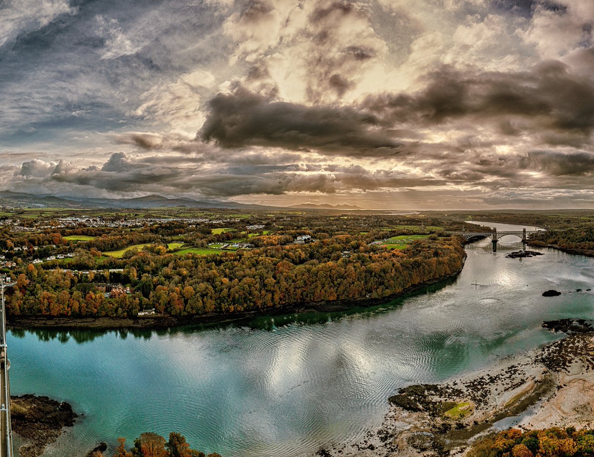 Autumn views across the strait this afternoon. Mini-pano. 👉👉👉
---------------------------------
#drone #photography #menaibridge #porthaethwy #anglesey #ynysmon #northwales #gogleddcymru #wales #cymru #thisiswales #lovewales #loveanglesey
