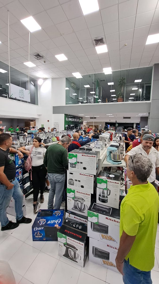 andreale03's tweet photo. Venelectronics de Altamira, después del anuncio de cashea anoche 🥵 https://t.co/VvnCsq3l9M