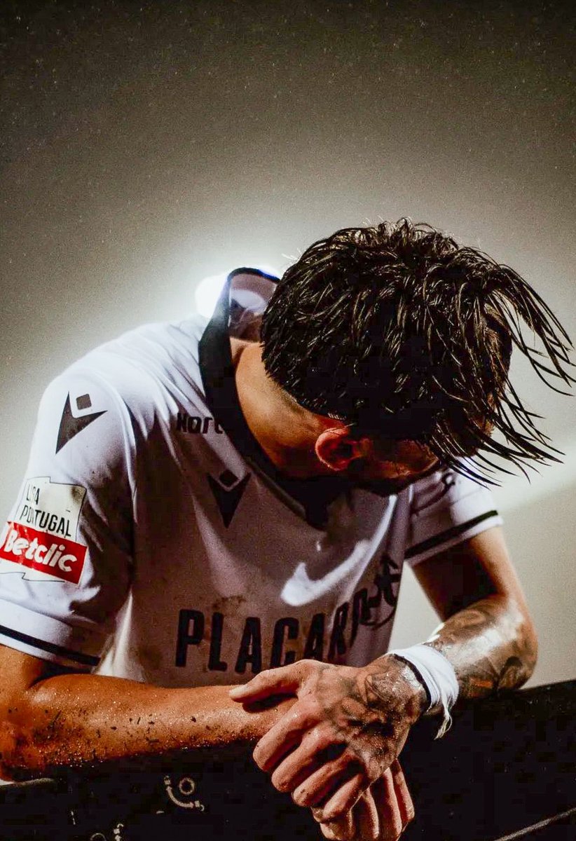 vitoriaa_news's tweet photo. Sobre dar tudo pelo clube… Deixo a descrição para vocês… 💎

Que exemplo Jota, que JOGAÇO! Faltou-te o golo apenas. Orgulho. 🤍

📸: Hugo Marcelo https://t.co/TFBLJqA9Af