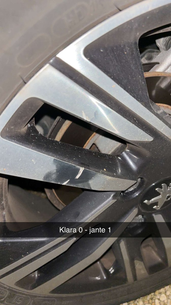 feodorowicz's tweet image. 250€ la jante je veux pleurer 😭😭