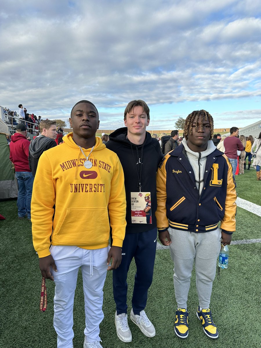 DrewDenton10's tweet photo. Great time at MSU today.
@RiebockBilly @Coach_MC_MSU @CoachD_Jordan @MCAFBRecruits https://t.co/6SlcjssCh9