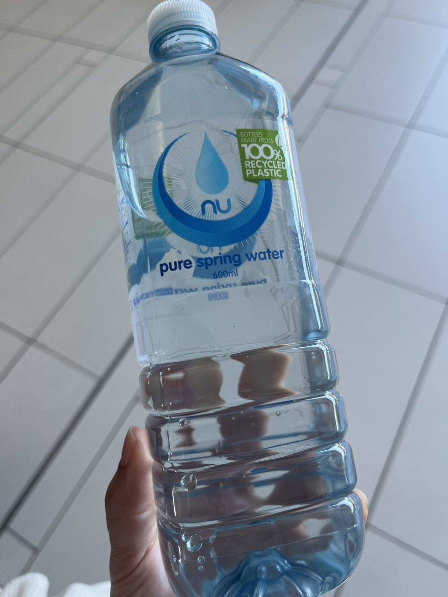 いよいよ搭乗〜！出発ロビーgate80の向かいの方に給水機あってお水汲めたし、後は乗るだけ
ワーホリ終わるの実感湧かない