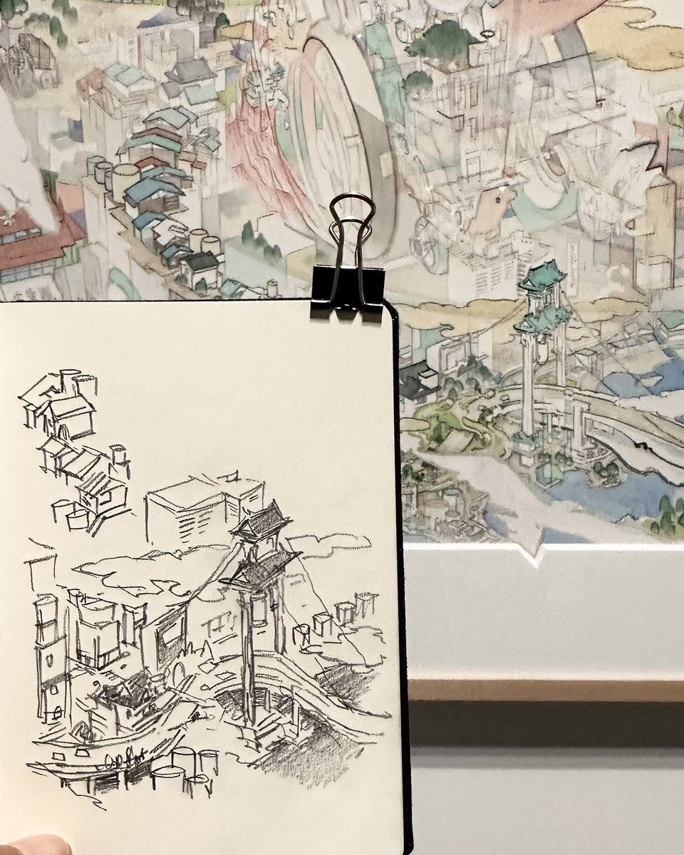 アーティゾン美術館 #山口晃展 は館内で鉛筆スケッチOKなので、鑑賞者が少なくなってきた夕方を狙って「東京圖」のスケッチした。見てる人の邪魔にならない様に、絵からちょっと離れた端で描く。魅せたい所とで描込みに緩急つけてて面白い。 