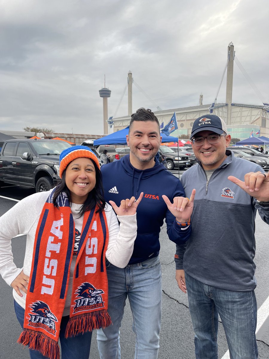 ⁦<a href="/UTSAAlumni/">UTSA Alumni</a>⁩ good to see ⁦<a href="/theCavazosJ/">Jacob Cavazos</a>⁩ and Laura Beth.  #birdsup