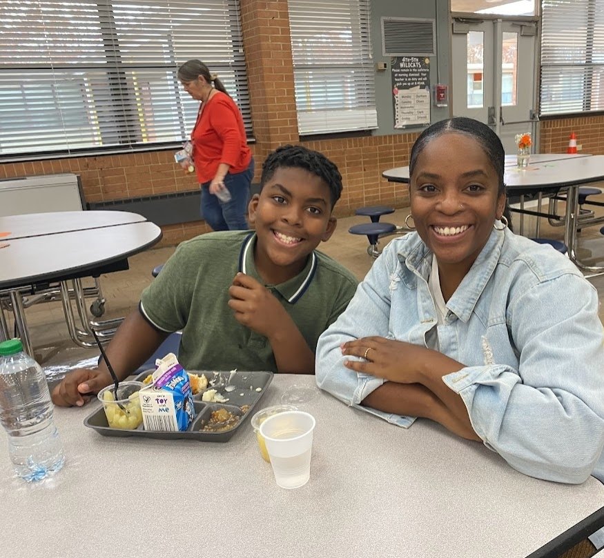 HESWildcatDen's tweet photo. Thanksgiving lunch at the Wildcat Den... https://t.co/hmwWQhcOu8
