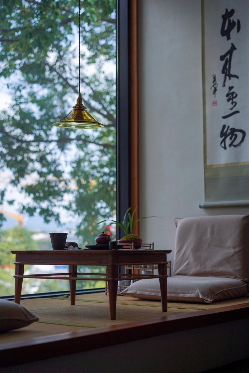 morimatea's tweet photo. Immersed in a quietly, not to the world outside the book of the indifferent, but it's the best way to enjoy the weekend the one.
.
.
.
#lifeway #weekendstyle #freetimetour #lightandshadow #artistic #teaspace #furniture #simplicity #simpleandelegant #exquisiteart #tea #morimatea https://t.co/Jbk7YxSIHu