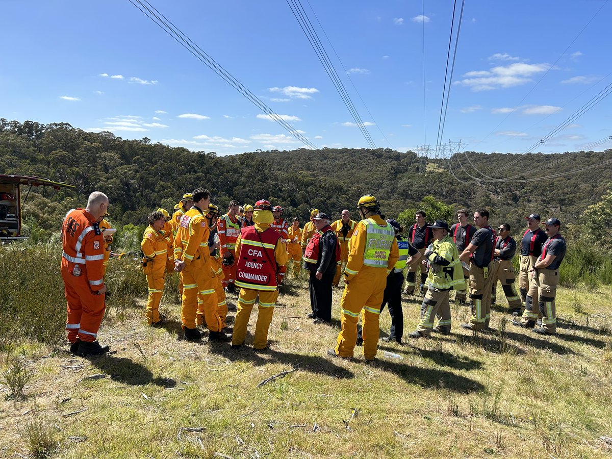 ambomum's tweet photo. Spectacular teamwork today to rescue an injured cyclist in Plenty Gorge. @AmbulanceVic @CFA_Updates @vicsesnews @VictoriaPolice @FireRescueVic https://t.co/YH74slGdQf