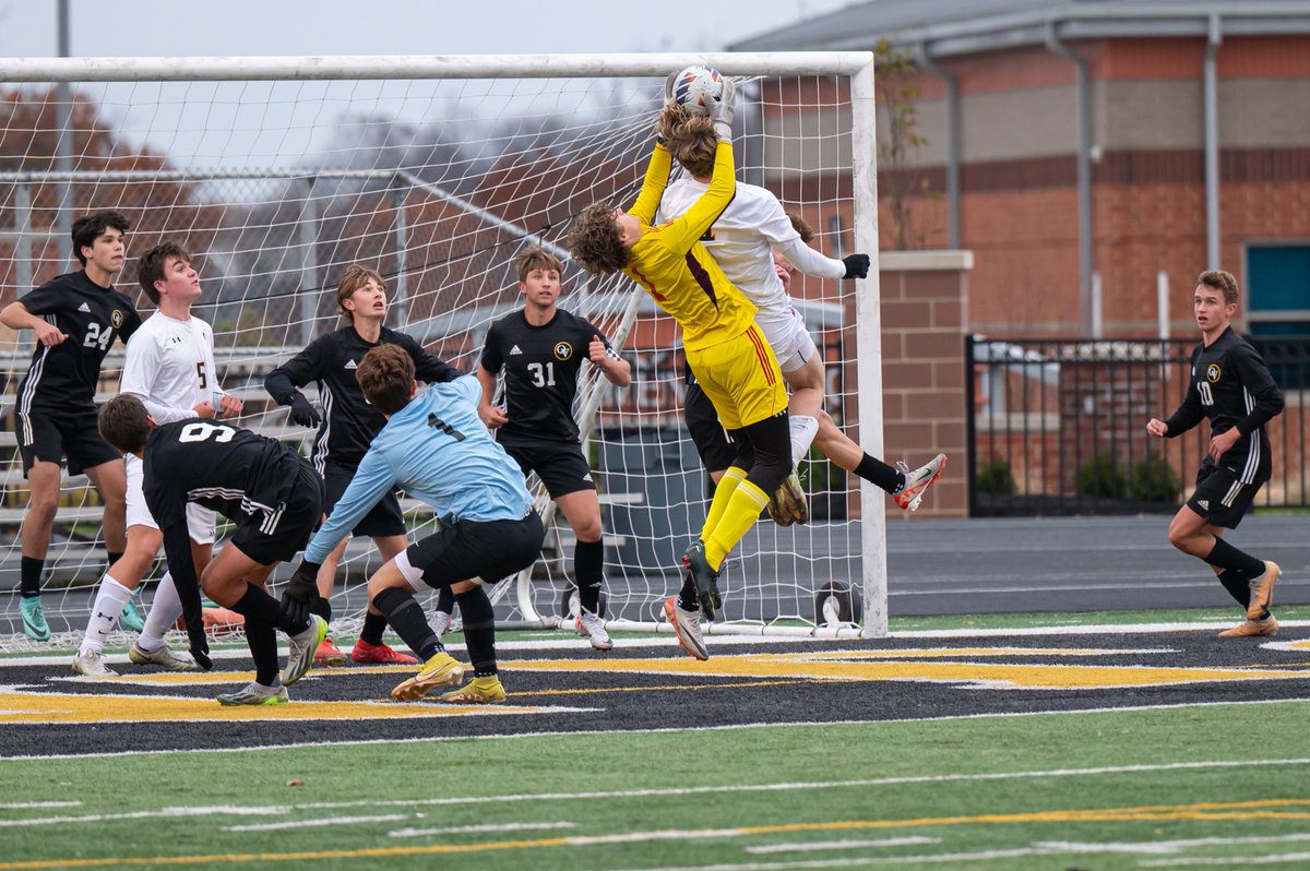 scottcind's tweet photo. Quaker Valley pulls past Shady Side Academy and hangs on for a 2-1 win in the PIAA quarterfinal action on goals from senior Nick Allan and sophomore Tanner Schultz

@qv_soccer @pghsoccernow @JohnKrysinsky @TribLiveHSSN 

More photos at https://t.co/kPsyMlKinx https://t.co/RMvuJIEg6s
