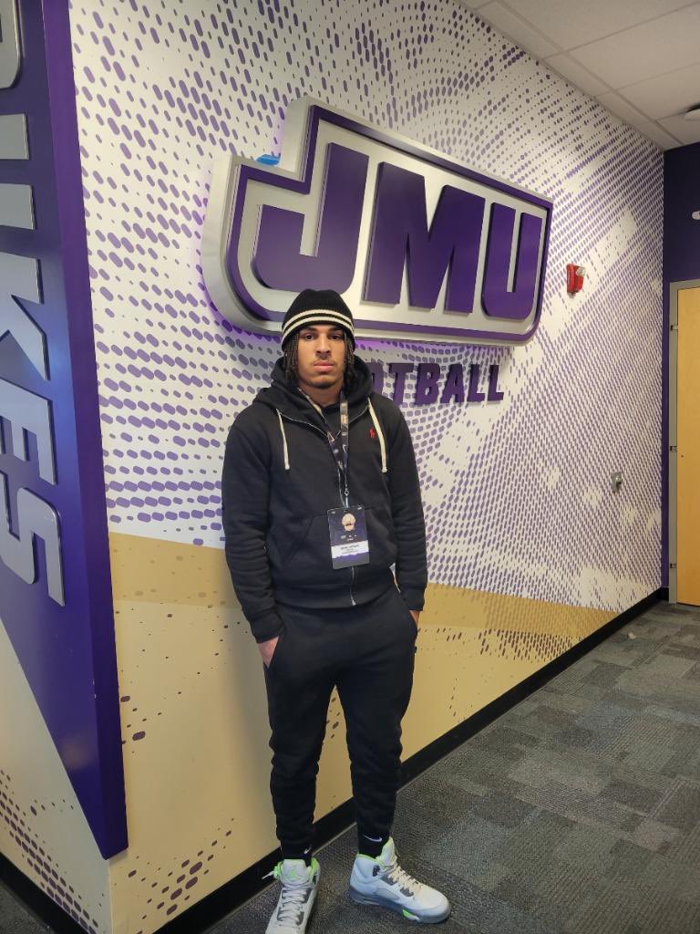 Devinupnexxt's tweet photo. Had a great time in Harrisonburg!! #GoDukes🐶
@JMUFootball @mhalloliver @EddieWhitley37 @lancer_footbal @Lancer_Recruit https://t.co/tEEFsvIQS2