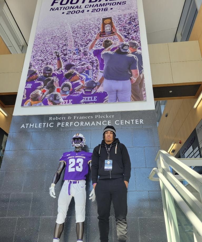 Devinupnexxt's tweet photo. Had a great time in Harrisonburg!! #GoDukes🐶
@JMUFootball @mhalloliver @EddieWhitley37 @lancer_footbal @Lancer_Recruit https://t.co/tEEFsvIQS2