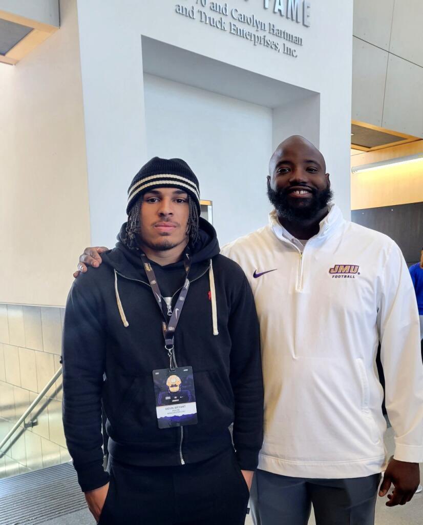 Devinupnexxt's tweet photo. Had a great time in Harrisonburg!! #GoDukes🐶
@JMUFootball @mhalloliver @EddieWhitley37 @lancer_footbal @Lancer_Recruit https://t.co/tEEFsvIQS2