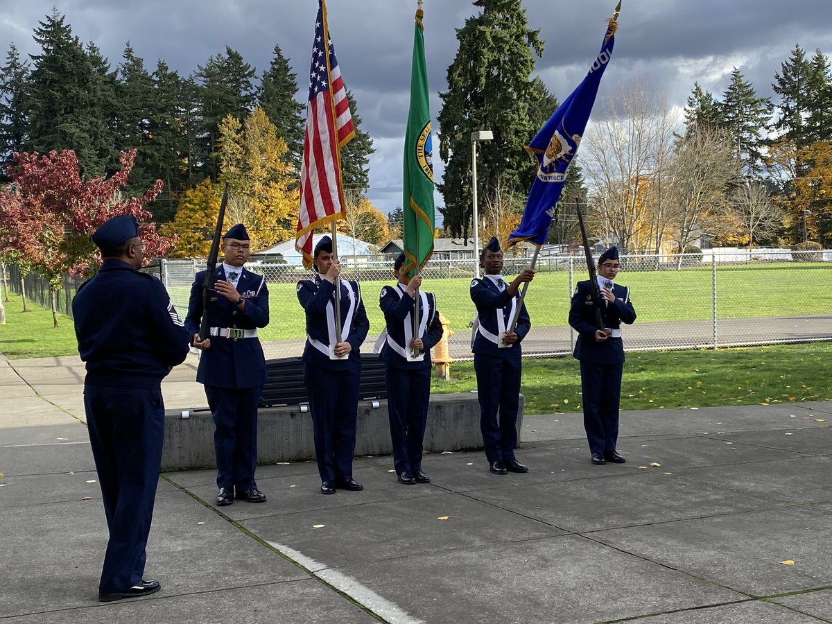 ValhallaFWPS's tweet photo. Valhalla Voyagers honored our Veterans with an assembly. Thank you to TBHS Color Guard for your contribution to our day! #FWPSProud #ValhallaStrong #VeteransDay2023 https://t.co/jnRU1sTXXw