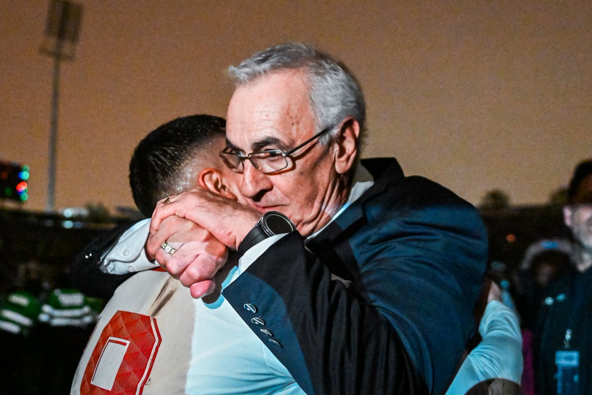 Universitario's tweet photo. 𝗖𝗢́𝗠𝗢 𝗠𝗘 𝗩𝗢𝗬 𝗔 𝗢𝗟𝗩𝗜𝗗𝗔𝗥... 🎶🗣️🥁

#ConLaUHastaElFinal
#GrandeHayUnoSolo https://t.co/77t0d27cs4