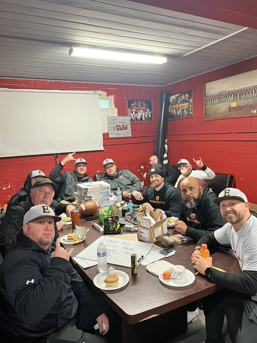 THE CLAW DAWGZ MOVE RIGHT. 
Hard fought game with Othello. ONE MORE WEEK WITH A SPECIAL GROUP OF KIDS!!! LETS GO HORNETS!! NO QUARTER!! 🏴‍☠️☠️