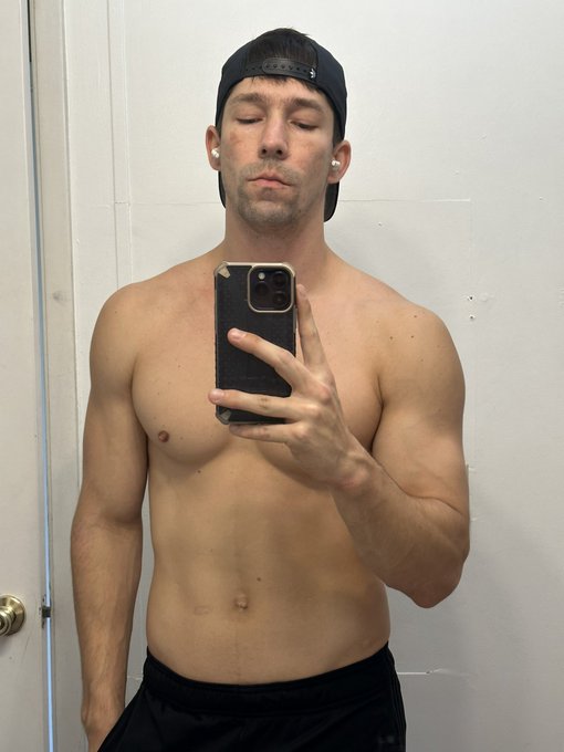 Watch Eddie Patrick's leaked NSFW photo on TwXstars