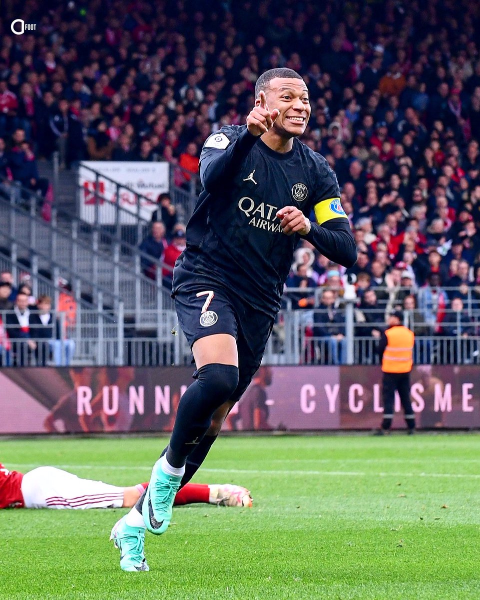 ActuFoot_'s tweet image. 🚨 Certains des coéquipiers de Kylian Mbappé ont l'impression qu'il joue avant tout pour lui. 😳

Après la défaite à Milan, des discussions ont eu lieu en interne concernant le rôle, le placement et les choix du Français. 

(@lequipe)