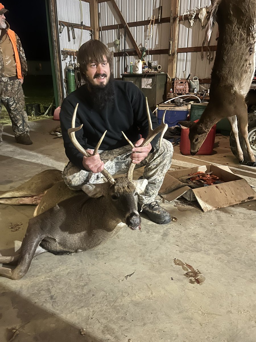 scott_husband's tweet photo. I killed this buck this afternoon! https://t.co/uJlTjPFvyG