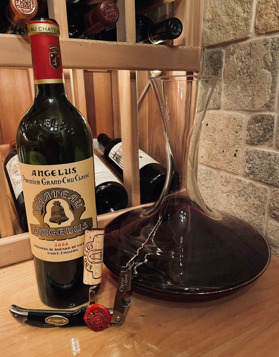 Tonight, it’s one of my favorite Right Bank estates. Chateau #Angelus, 2006. I’m a big fan of the heavy Cab Franc influence. #Bordeaux #SaintEmilion #Wine