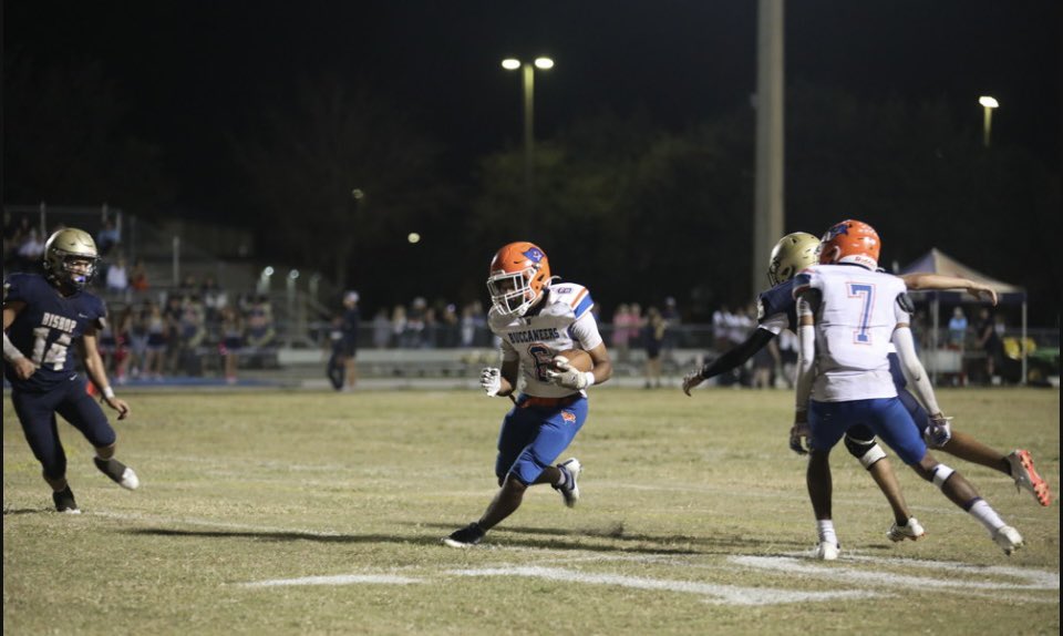 hudl.com/v/2MWhPU
5’10 165 ath 2.8 gpa 2025 

12 rec 136 yards 3 tds 
2int 18 pbu