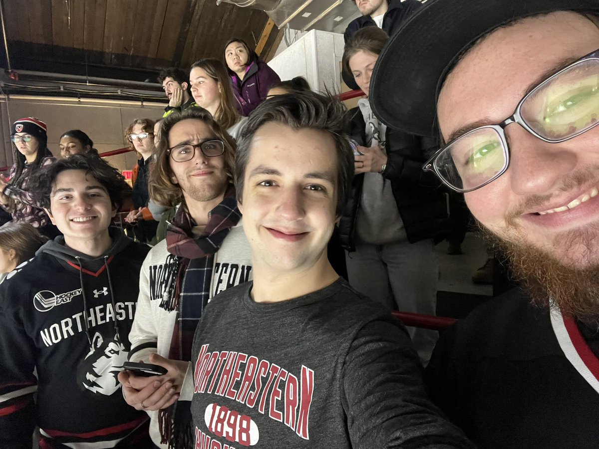spooncar_'s tweet photo. Sadly absent @ajdarc0328 #HowlinHuskies https://t.co/UIfsCTYRvL