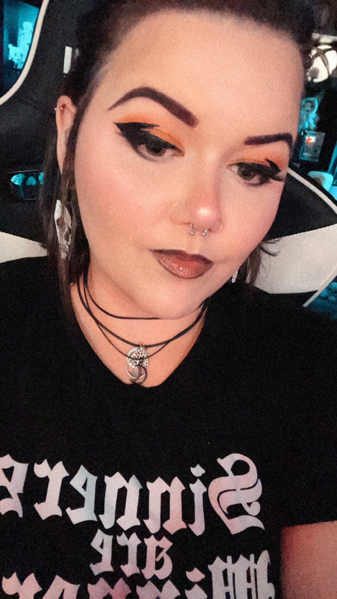 DeadlyLxly's tweet photo. Ppsst! We are live on the 💜purple app💜 and we are grinding #MW3   and selling handmade merch for a fundraiser! 

Link in the comments!

@Juggernaut @TechniSport @GetWetSports @CurstKosmetics https://t.co/0ccnsig3Ax