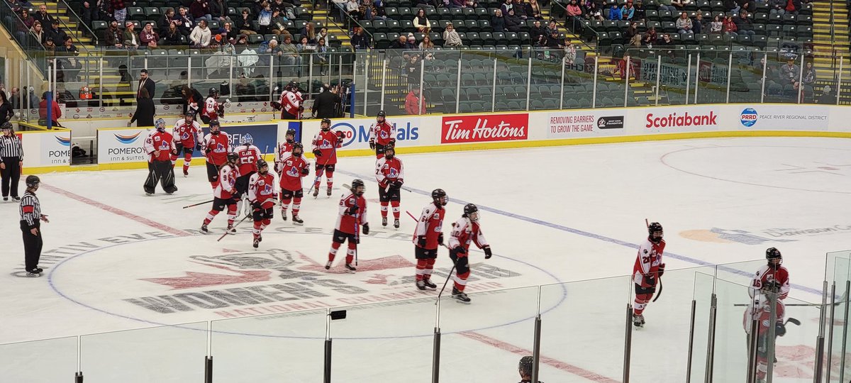 End of the 2nd period. Score remains at 1-0 for Team Québec.