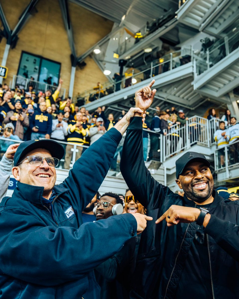 CSayf23's tweet photo. Legendary.

📸: @umichhockey https://t.co/pXSEyO5P5k