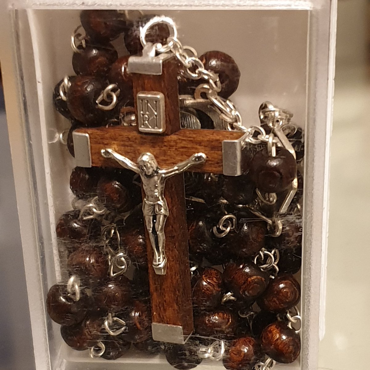 Thankyou @Sylik84 for my beautiful rosary beads, blessed by the Pope in Rome. Your the best friend and you know how much this means to me. Thankyou @thescript @glenofthepower for bringing us both together. I'll forever be grateful for that 💚🤍🧡