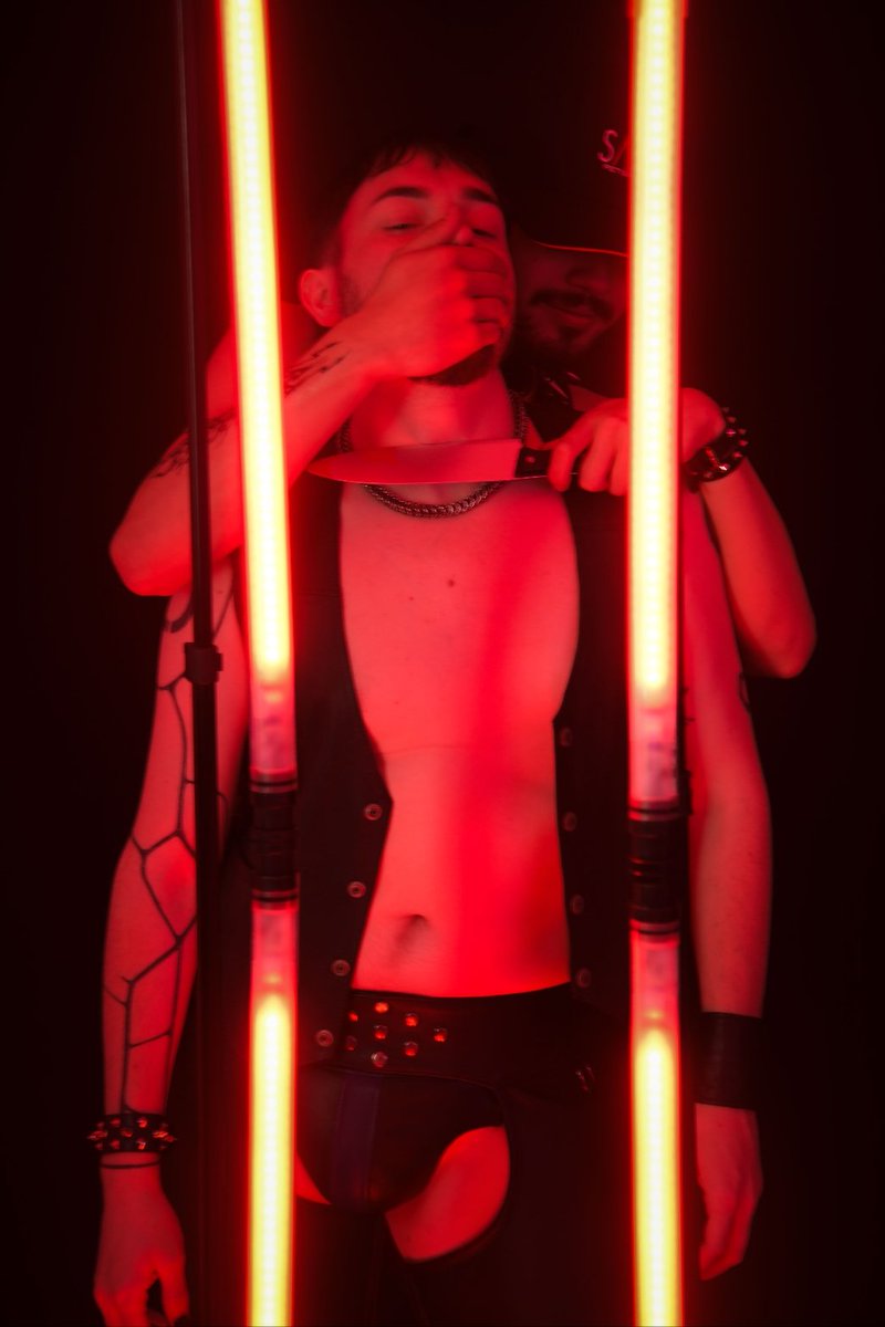 mattyboy1405's tweet photo. Silence is preferred.... But I can never guarantee it.🔪🔪🔪

@puppersSho had way too much fun doing this one 😂😂

📷@Ben82274860
 #leathergear #saxfetish #knifeplay #bdsm #kink #kinkaustralia #bdsm #boots #chains #kinkgear #tattoo https://t.co/WayIv9yWeP