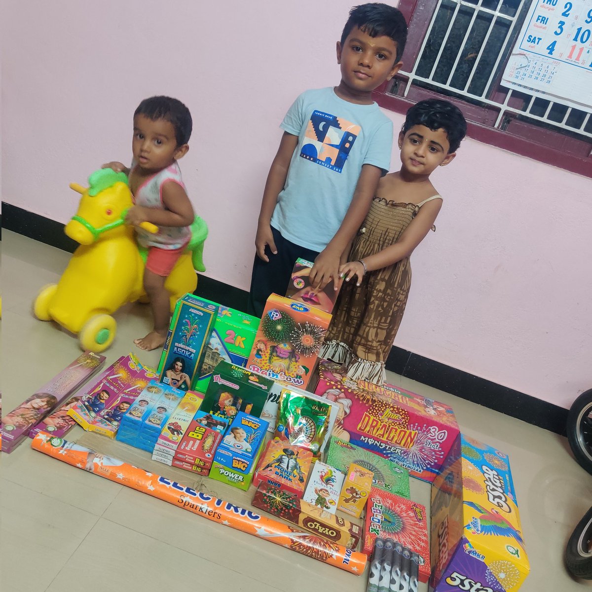 Brijithbriji's tweet photo. #Diwali2023 #lebrennabrijith #leyan #lejun https://t.co/6ZSHzqV5TB