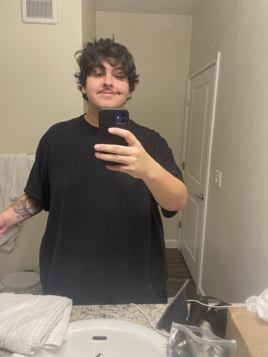 robbie🦅 tweet media