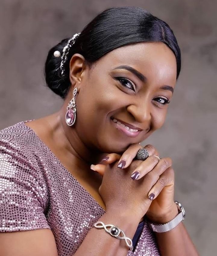 Happy Weekend 🤗❤️❤️ May God bless this weekend and protect you from all harm! Enjoying to the fullest ❤️❤️🤍🤍🥂