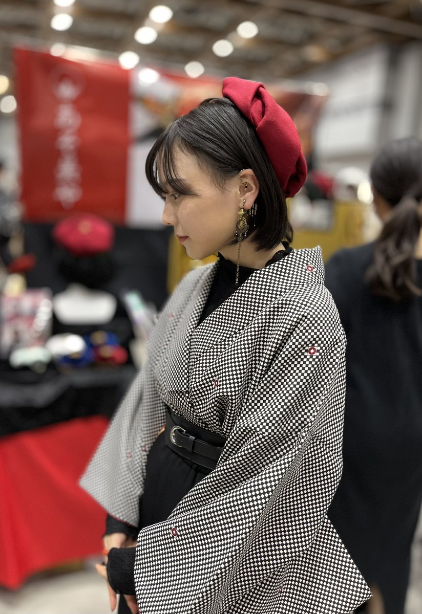 昨日椿のミニベレー帽をご購入いただいた方の、コーデ含めご着用姿が