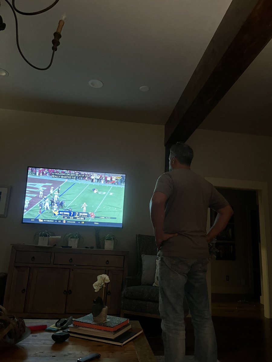 BubbaBurcham's tweet photo. Touchdown Sooners! #Boomer #DadStance https://t.co/eiGhRoD4d0