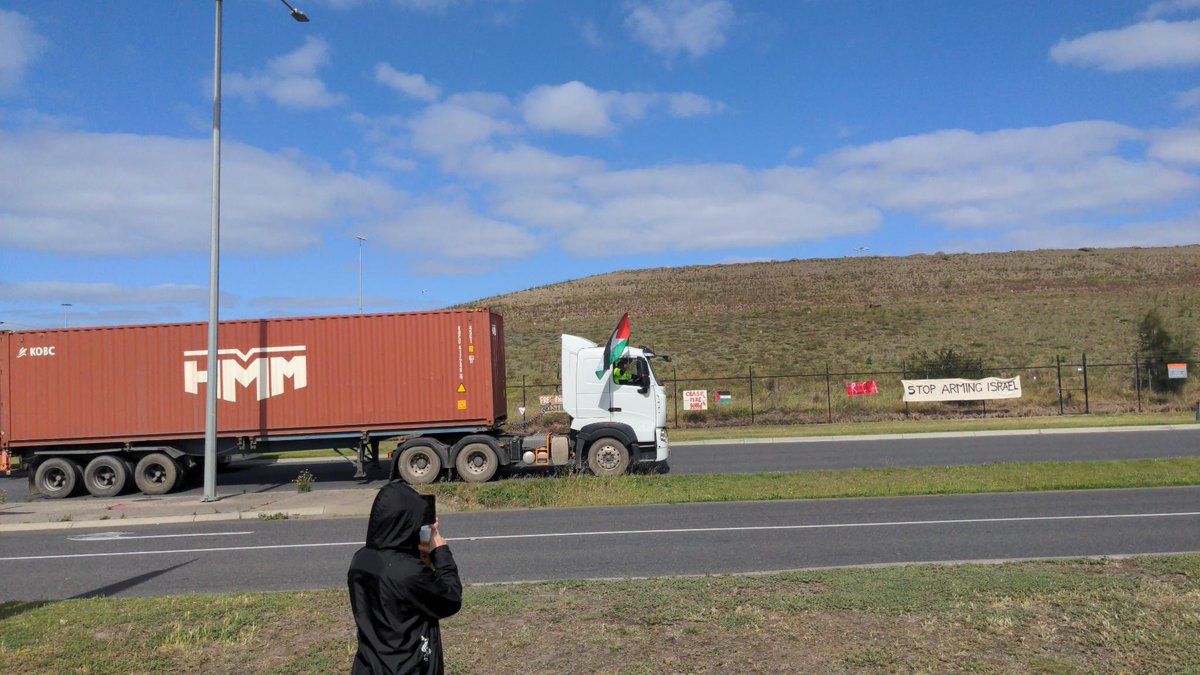 if you’re in naarm / melbourne, we’re camping at the dock to protest weapons being sent to israel and we really need numbers !!!!! come show your solidarity at a palestinian-run protest, food + supplies are provided 🇵🇸 #blockthedock #freepalestine #gaza #fromtherivertothesea