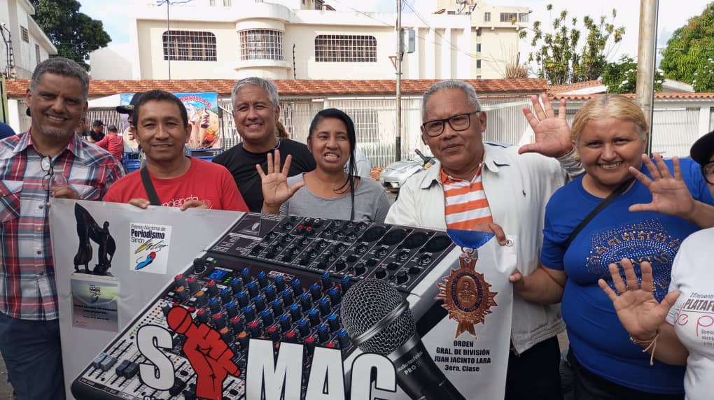 Hoy el  Sistema Integral de Medios Comunitarios y Alternativos "SIMAC", se adhiere a la Campaña por la defensa de nuestra Guayana Esequiba 🇻🇪 apoyando rotundamente el Referéndum Consultivo de este 3 de Diciembre dónde toda Venezuela vota *5 veces Sí* 🇻🇪.
#EsequiboEsNuestaro