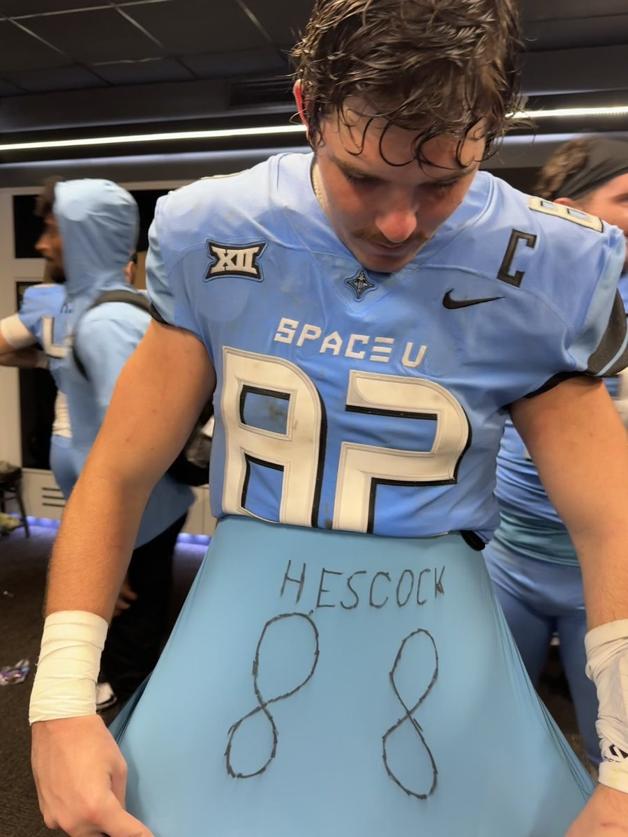 AlecHoller's tweet photo. Nothing like a ‘Naut win! Love you Jake 88❤️ https://t.co/GTFV32NEjd