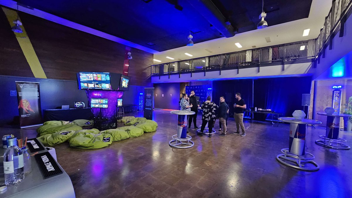 Félicitations à tous les gagnants!

Merci d'avoir assisté à cet événement qui met en lumière les gens qui participent à l'effervescence du Esports au Québec!

C'est maintenant l'heure de l'AFTER PARTY!
#GEQ #esports