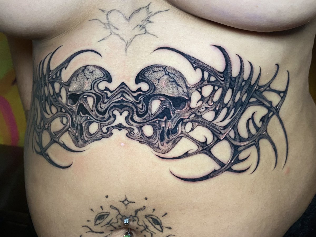 cynnerrr's tweet photo. Melty skull flash + ornamental spikes for Angelica ty for the trust #cynnertattoos https://t.co/g5mdkT39cv