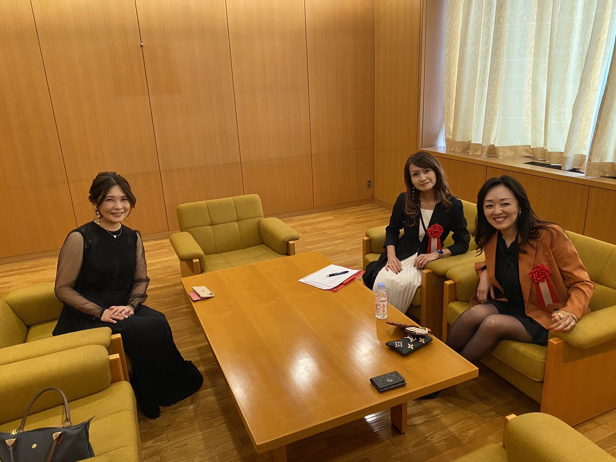 SBG創立5周年記念パーティーを東大山上会館で開催しました。感謝の正の循環をテーマにしたパネルディスカッションから始まり、懇親会の最後に至るまで大変多くの方に助けられての開催です。みなさんからおめでとうの言葉をいただきましたが、SBGはみなさんのものですから、来年はお互いにおめでとうと