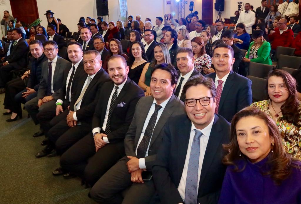 RamiroBarraganA's tweet photo. Con el honor de ser el Gobernador de los 50 años del festival cultural más grande del centro oriente colombiano, lanzamos oficialmente aquí en Villa de Leyva el @FIC_Cultura 2023. 

Será el escenario donde los artistas locales e invitados de Colombia y el mundo rendirán homenaje a un territorio sublime, herencia de nuestros ancestros, nuestro amado Boyacá. 

Del 17 de noviembre al 3 de diciembre, #FICBoyacá50Años.