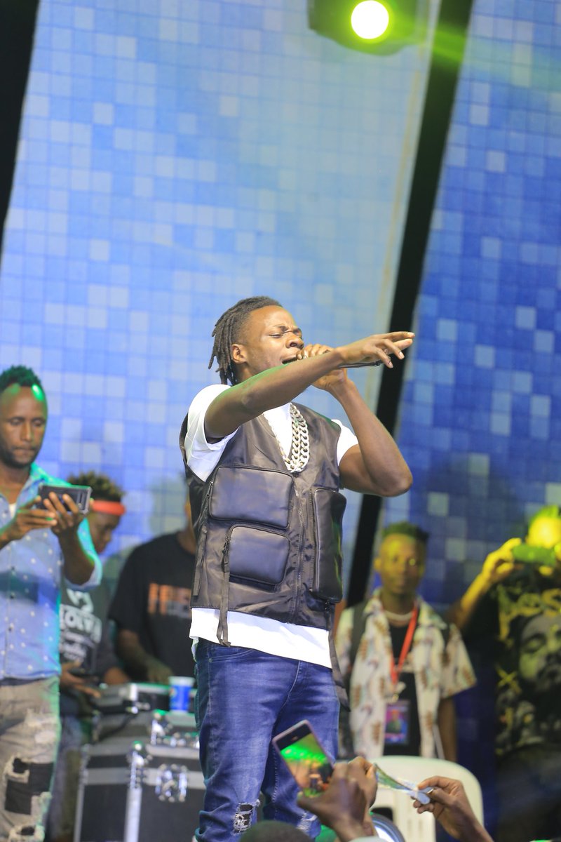 dismusatukwase's tweet photo. The headliner of the #ComedyStoreInTooro - @AlienSkinUg.
Buhinga Stadium Fortportal that's it, thanks ๐ @BoonaFm ๐ https://t.co/R9F1hM2AkK