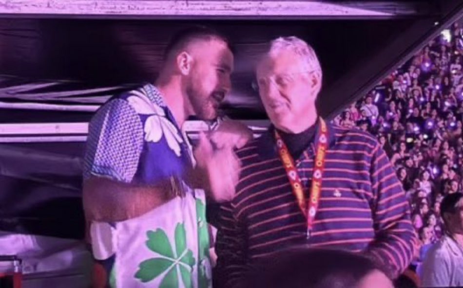 the chiefs lanyard 😭 oh the whole family down bad