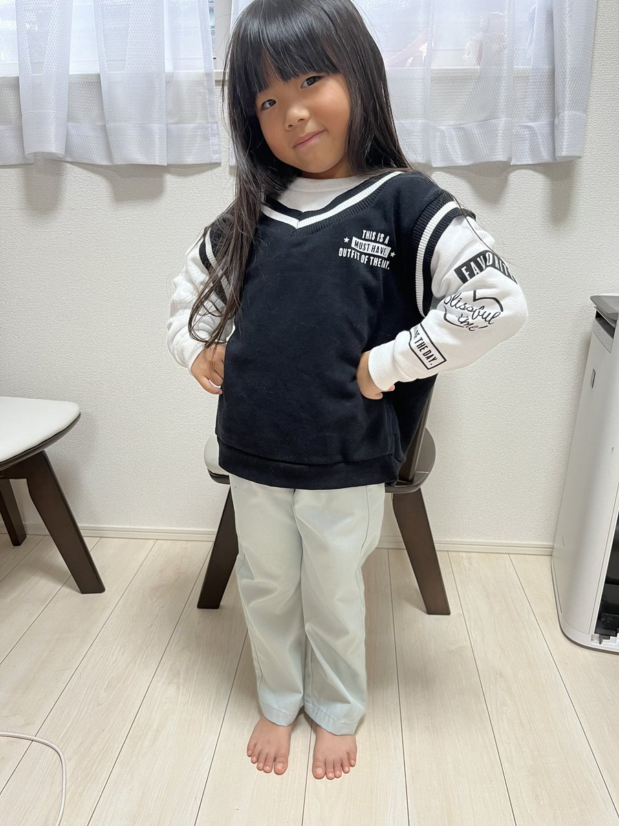 chimadosmileych's tweet photo. 大人っぽい可愛い服が西松屋で売ってた！

小学1年生で背も小さい方だから、5年生くらいまではこういう服着れないと諦めてたけど、西松屋ステキ！ありがとう！

#西松屋コーデ #西松屋 #小学1年生 #小学1年生女子 https://t.co/f4FeoJ1pCe
