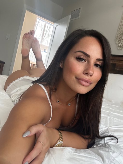 Massage my 🦶🏼🦶🏼 or my 🍑 ?? https://t.co/m79k1nxXWA<a href="/tag/highheels"class="tags"><span>#highheels</span></a><a href="/tag/highheel"class="tags"><span>#highheel</span></a><a href="/tag/talonshauts"class="tags"><span>#talonshauts</span></a><a href="/tag/talonhaut"class="tags"><span>#talonhaut</span></a>