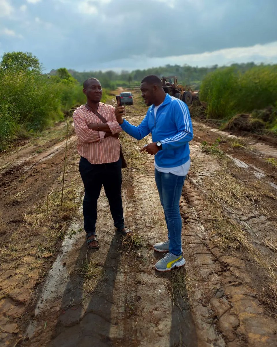 obynoclass's tweet image. Supervising a project is one of my best moment. It&apos;s usually the practical part of a plan where detailed execution is needed. 

Who can guess what I was telling my team member?

#successmindset #sitesolutions #konvivglobal #konvivconstructions