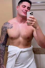 Clayton22513615's tweet photo. Vaza Nudes de Lucas Souza de A Fazenda 15 e tamanho impressiona; veja https://t.co/FBJHGSBWHj #OLucas #Jaque #AFazenda15 #LucasSouza #NudesLucasSouza https://t.co/8N8KNLDdln
