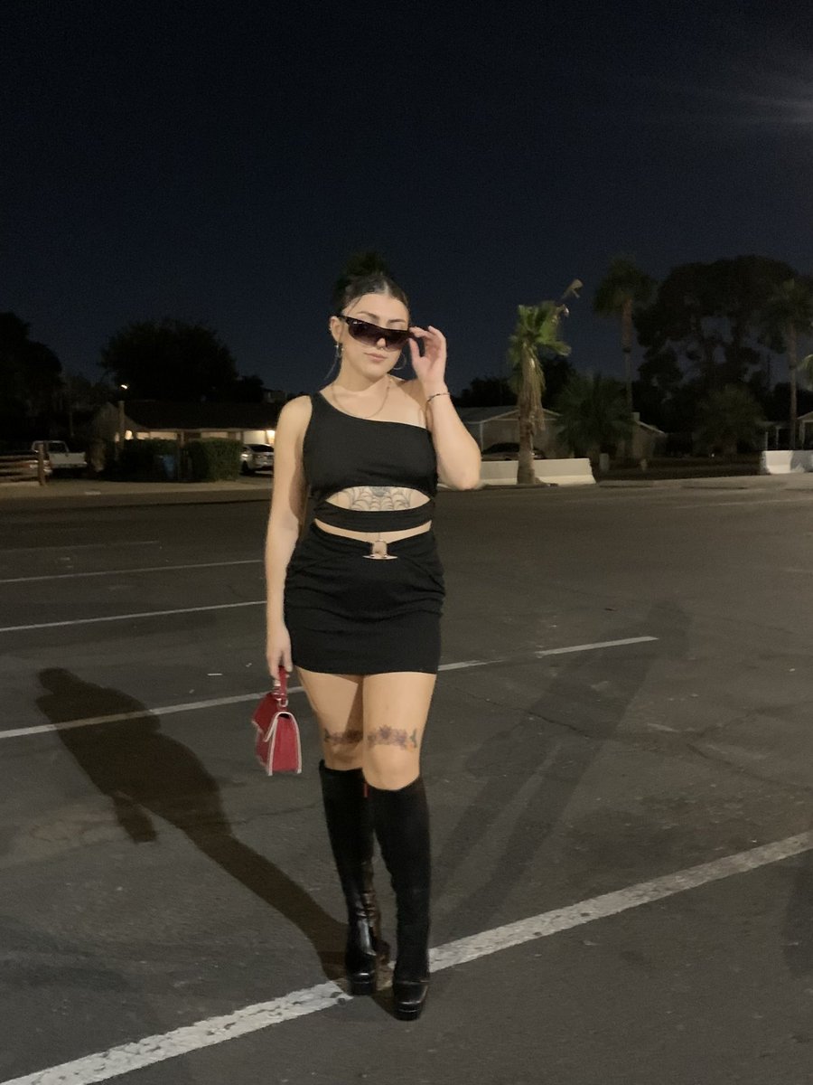 zootedbootie's tweet photo. Ok fine I’ll post the whole fit 🤩 https://t.co/lVSz7HuegP