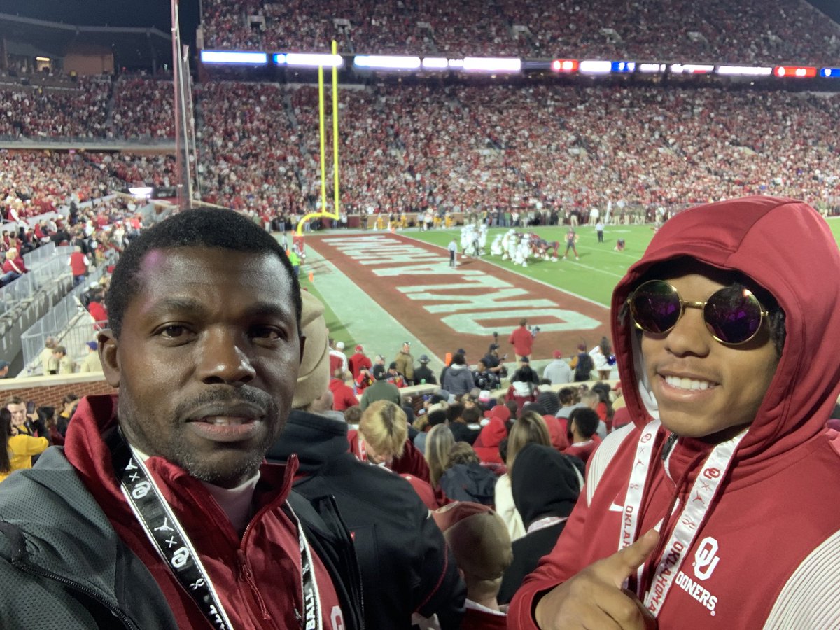 Got a chance to visit and watch @OU_Football compete against West Virginia tonight. Boomer Sooner! @newcombe_jj @CasteelFootball @IsaiahNewcombe @JayValai @CoachVenables